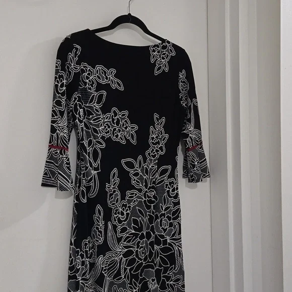 Dress - Picture 3 of 4